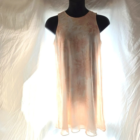 Beautiful Floral Dress - Picture 1 of 6